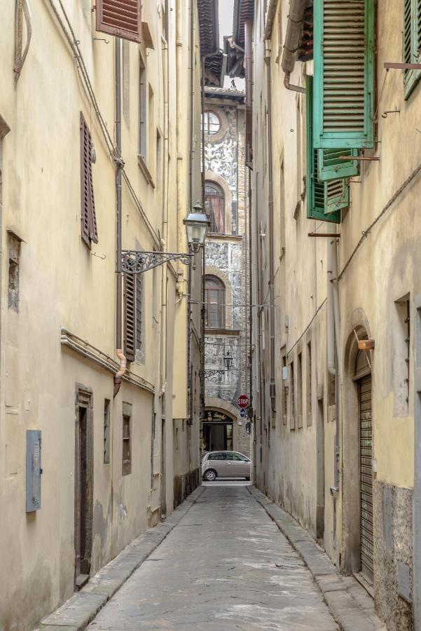 Monnalisa Tra Pitti E Ponte Vecchio * Florença